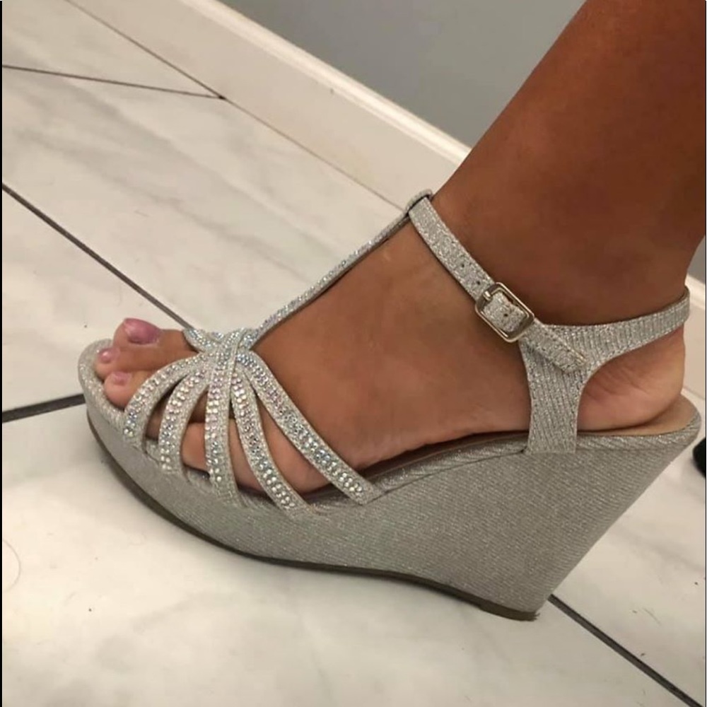 Glitter t-strap platform wedge